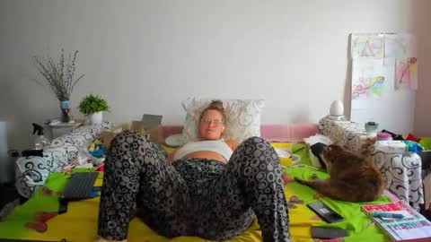 Anna - not anna - right Anna  online show from 10-10-25, 12:04