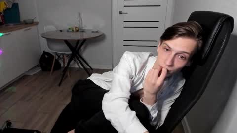 Snapshot of rick_reed chatting on 11-27-25, 12:24 Rick online show from 11-27-25, 12:24