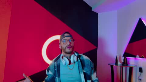 Snapshot of rickg_oficial chatting on 12-18-24, 02:53 RICKG online show from 12-18-24, 02:53