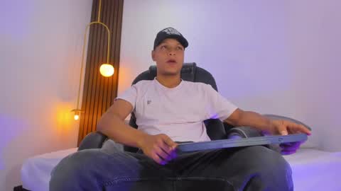 Ricky  online show from 02-04-25, 09:52