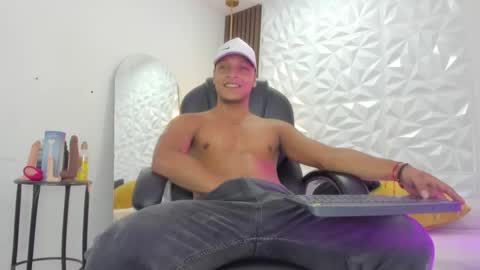 Ricky  online show from 10-09-25, 01:20