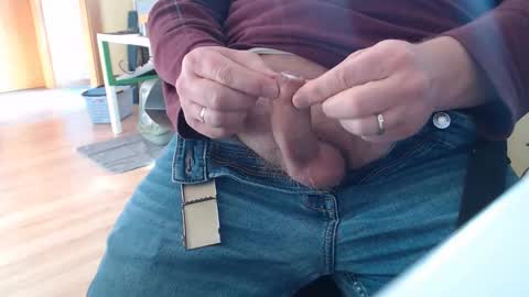 Snapshot of riemen78 chatting on 02-19-25, 08:33 riemen78 online show from 02-19-25, 08:33