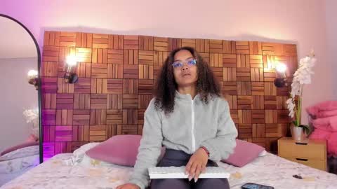 Sara online show from 02-11-25, 10:04