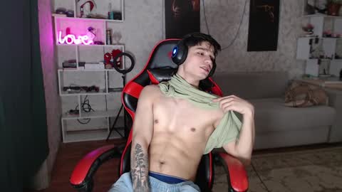 Snapshot of rik_and chatting on 02-08-25, 11:24 Rick online show from 02-08-25, 11:24