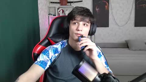 Snapshot of rik_and chatting on 03-05-25, 10:44 Rick online show from 03-05-25, 10:44