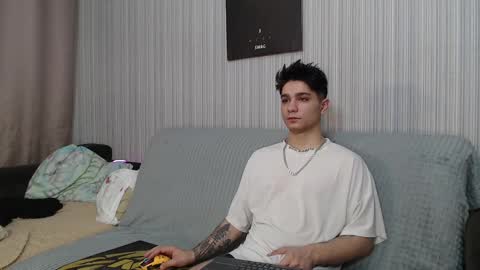 Snapshot of rik_and chatting on 10-28-25, 11:51 Rick online show from 10-28-25, 11:51