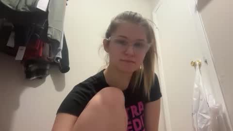 riley_ray69 online show from 02-18-26, 03:30