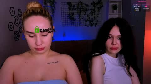 Snapshot of riley_sanders chatting on 05-13-26, 07:22 Meow online show from 05-13-26, 07:22