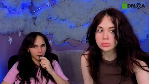 Snapshot of riley_sanders chatting on 05-19-26, 01:56 Meow online show from 05-19-26, 01:56