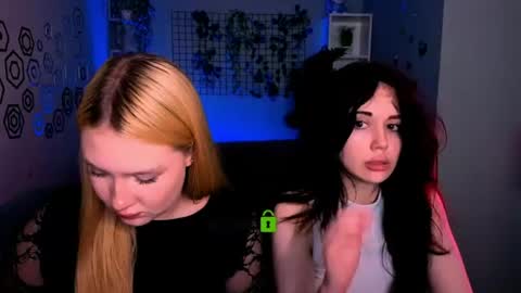 Snapshot of riley_sanders chatting on 06-08-26, 01:28 Meow online show from 06-08-26, 01:28