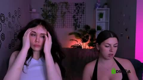 Snapshot of riley_sanders chatting on 06-11-26, 12:32 Meow online show from 06-11-26, 12:32