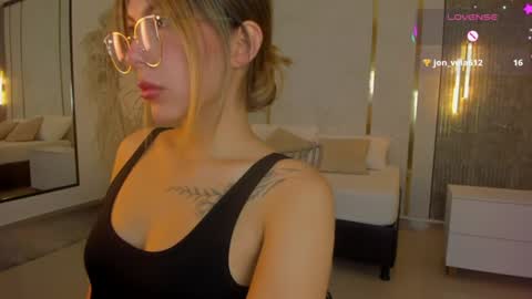 Riley Sierra online show from 06-09-26, 01:23
