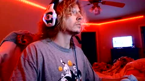 TheRealCatNoir online show from 05-18-26, 07:47