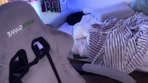   DianaBrite            fansl y online show from 10-06-25, 11:18