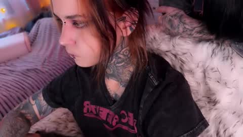   DianaBrite            fansl y online show from 12-21-25, 12:23