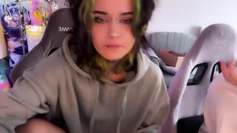   DianaBrite            fansl y online show from 04-26-26, 09:18