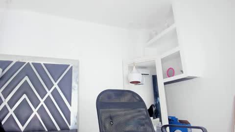 Snapshot of ririblonde chatting on 10-17-25, 04:20 Ririblonde online show from 10-17-25, 04:20