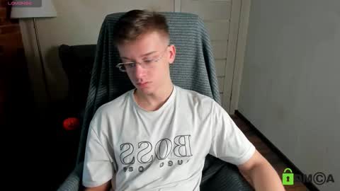 Snapshot of rishu_ chatting on 11-16-25, 10:43 VAnitas online show from 11-16-25, 10:43