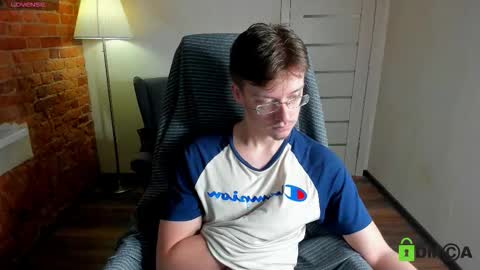 Snapshot of rishu_ chatting on 12-19-25, 12:45 VAnitas online show from 12-19-25, 12:45