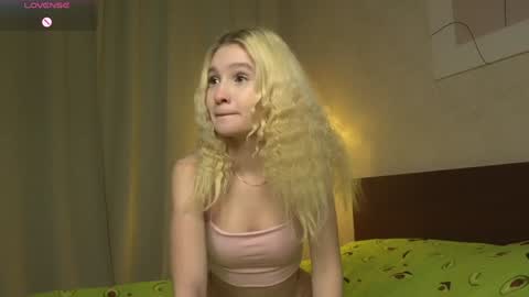 Snapshot of risingdawnn chatting on 01-30-25, 11:24 Flora online show from 01-30-25, 11:24