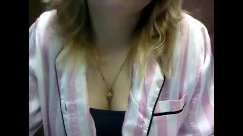 Snapshot of riveramaureen chatting on 12-09-24, 08:22 RiveraMaureen online show from 12-09-24, 08:22