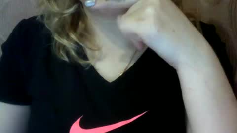 Snapshot of riveramaureen chatting on 12-16-24, 02:16 RiveraMaureen online show from 12-16-24, 02:16