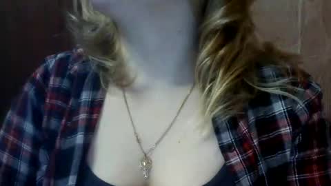 Snapshot of riveramaureen chatting on 12-17-24, 01:49 RiveraMaureen online show from 12-17-24, 01:49