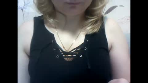 Snapshot of riveramaureen chatting on 12-20-24, 01:00 RiveraMaureen online show from 12-20-24, 01:00