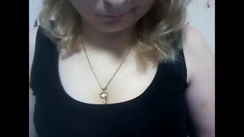 Snapshot of riveramaureen chatting on 12-28-24, 04:09 RiveraMaureen online show from 12-28-24, 04:09