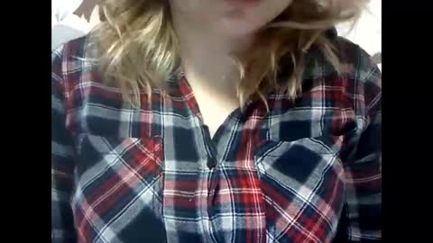 Snapshot of riveramaureen chatting on 01-05-25, 04:16 RiveraMaureen online show from 01-05-25, 04:16