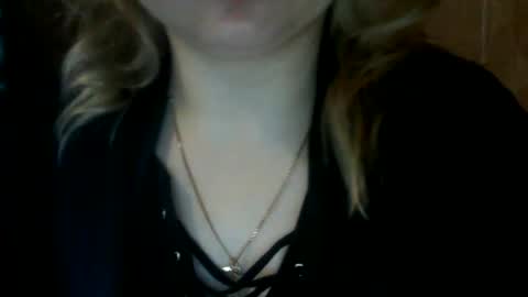 Snapshot of riveramaureen chatting on 01-09-25, 12:41 RiveraMaureen online show from 01-09-25, 12:41