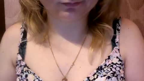 Snapshot of riveramaureen chatting on 01-22-25, 01:00 RiveraMaureen online show from 01-22-25, 01:00