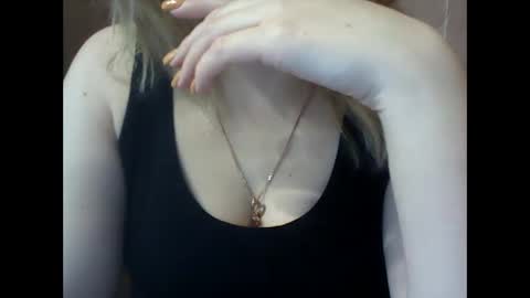 Snapshot of riveramaureen chatting on 02-13-25, 01:59 RiveraMaureen online show from 02-13-25, 01:59