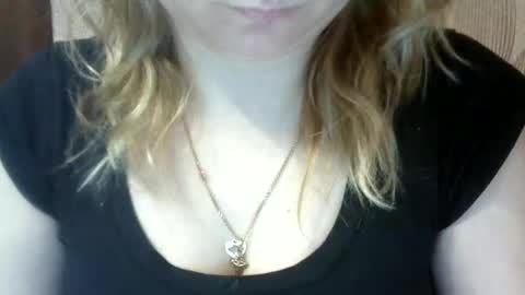 Snapshot of riveramaureen chatting on 02-15-25, 02:55 RiveraMaureen online show from 02-15-25, 02:55