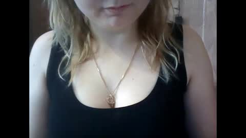 Snapshot of riveramaureen chatting on 02-16-25, 11:59 RiveraMaureen online show from 02-16-25, 11:59