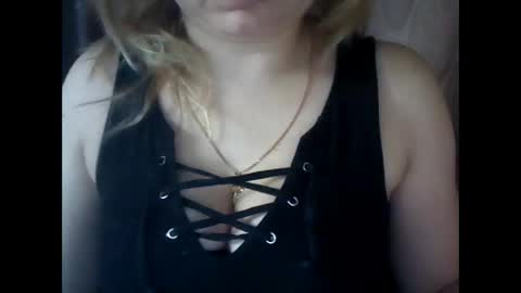 Snapshot of riveramaureen chatting on 02-17-25, 12:48 RiveraMaureen online show from 02-17-25, 12:48