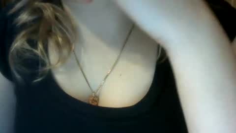 Snapshot of riveramaureen chatting on 02-18-25, 11:41 RiveraMaureen online show from 02-18-25, 11:41