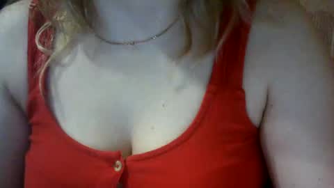 Snapshot of riveramaureen chatting on 03-08-25, 11:07 RiveraMaureen online show from 03-08-25, 11:07