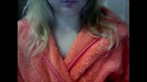 Snapshot of riveramaureen chatting on 10-09-25, 10:41 RiveraMaureen online show from 10-09-25, 10:41