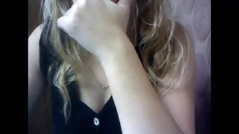 Snapshot of riveramaureen chatting on 11-05-25, 10:59 RiveraMaureen online show from 11-05-25, 10:59