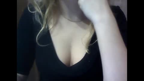 Snapshot of riveramaureen chatting on 11-25-25, 11:38 RiveraMaureen online show from 11-25-25, 11:38