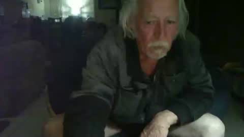 Snapshot of riverratggg chatting on 12-22-24, 10:15 riveratggg online show from 12-22-24, 10:15