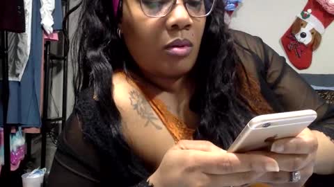 Snapshot of riversaint chatting on 12-28-24, 01:59 River Saint online show from 12-28-24, 01:59