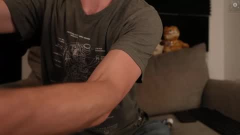 Ryan aka KeylimeRy online show from 04-01-26, 01:23