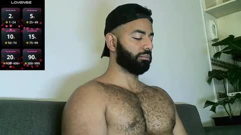 SebasRoa online show from 12-17-24, 03:39