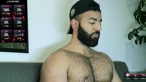 SebasRoa online show from 10-10-25, 06:07