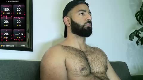 SebasRoa online show from 10-15-25, 05:35