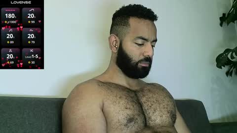 SebasRoa online show from 10-30-25, 03:24