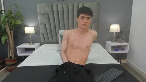 Roan Birkin online show from 01-31-25, 08:54