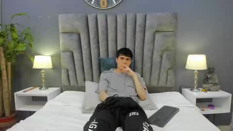 Roan Birkin online show from 02-05-25, 08:25